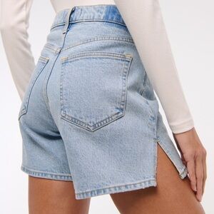 Abercrombie High Rise Denim Dad Shorts, 4/27, Light Wash BRAND NEW IN PACKAGING